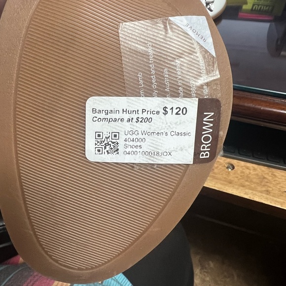 Boots with heels never worn! They were too big for my feet. - Picture 3 of 3